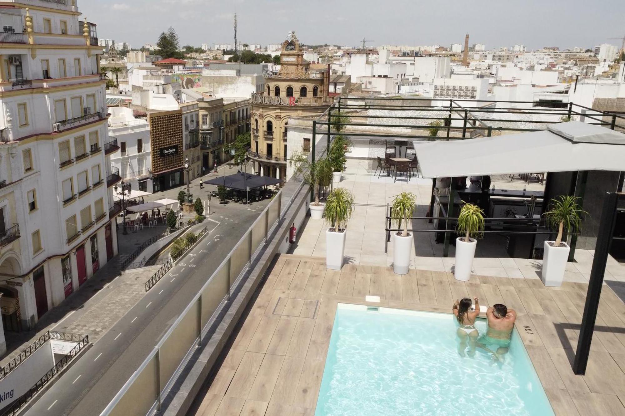 Eszentrico Suites Jerez เฮเรซ เด ลาฟรอนเตรา ภายนอก รูปภาพ