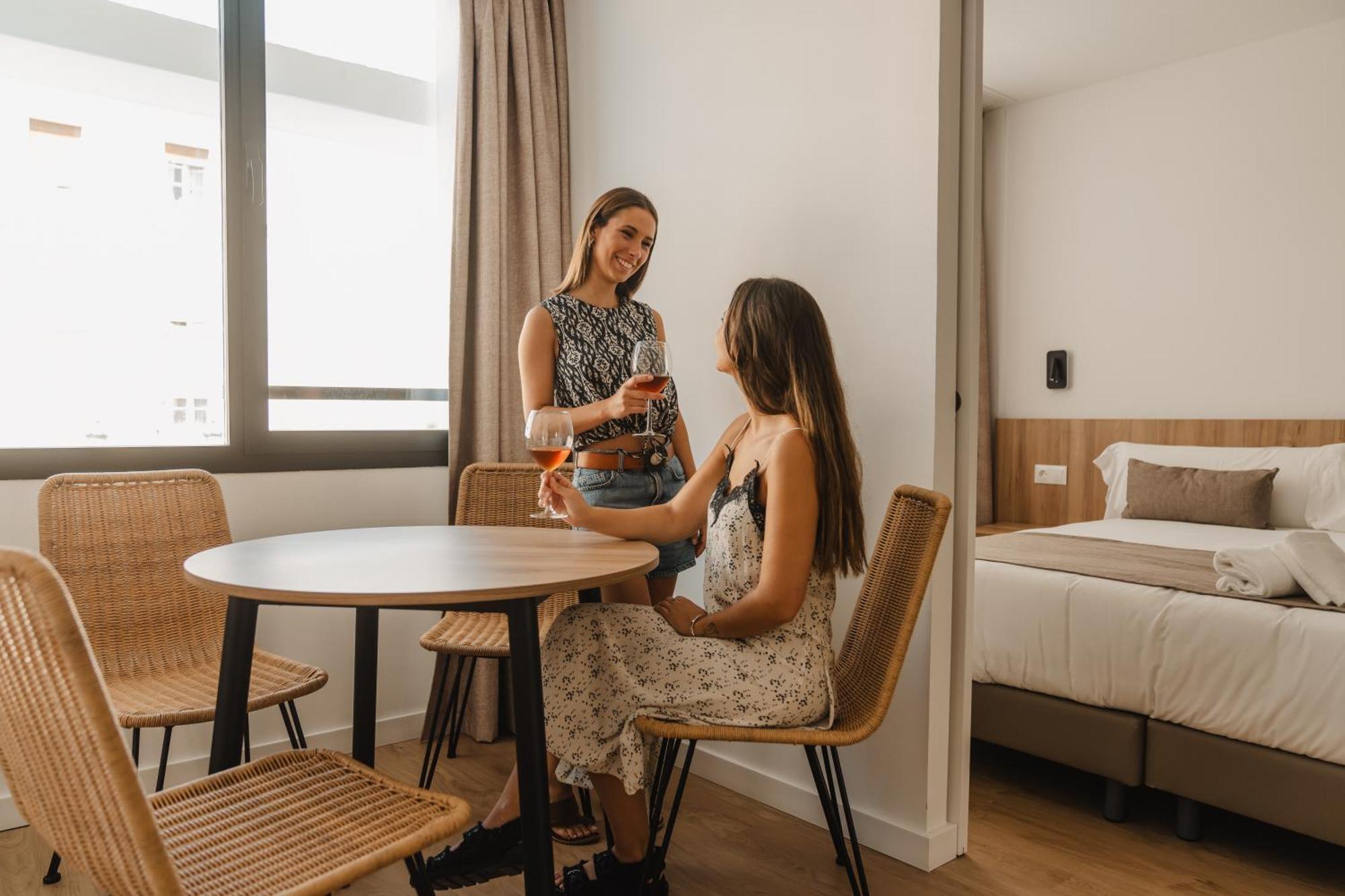 Eszentrico Suites Jerez เฮเรซ เด ลาฟรอนเตรา ภายนอก รูปภาพ