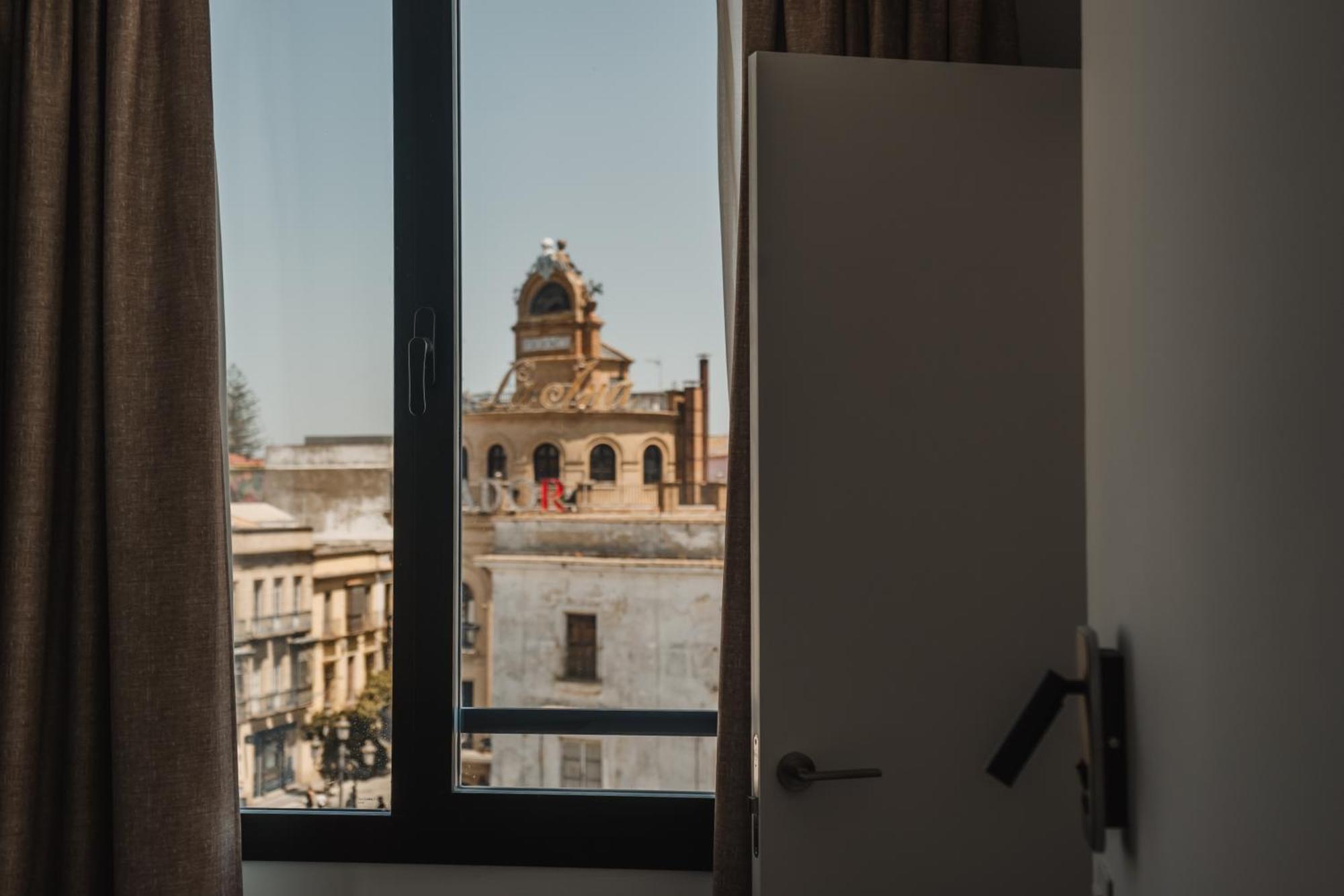 Eszentrico Suites Jerez เฮเรซ เด ลาฟรอนเตรา ภายนอก รูปภาพ